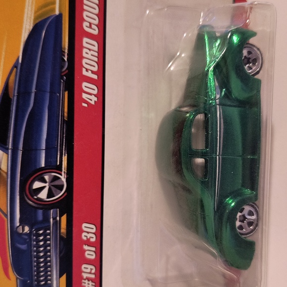 D10 Hot Wheels 40 Ford Classics series 2 - Picture 2 of 3